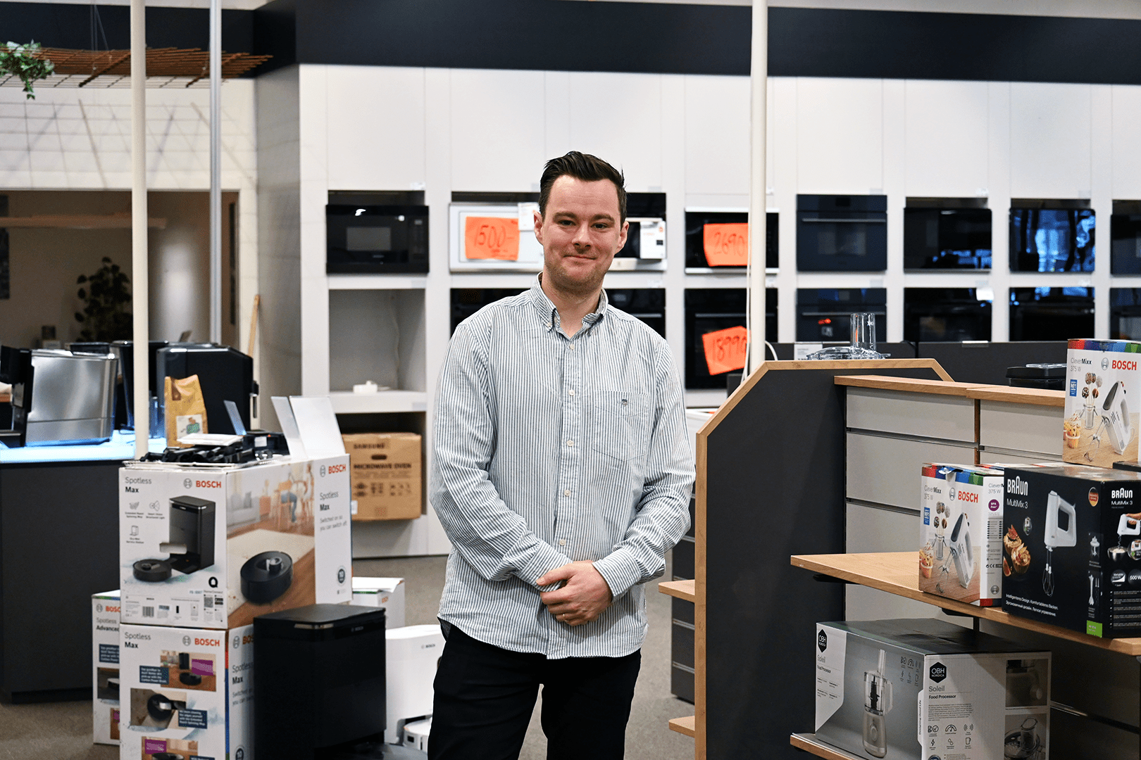 Tommy Leifsson, delägare på Kökscentrumgruppen står i butiken