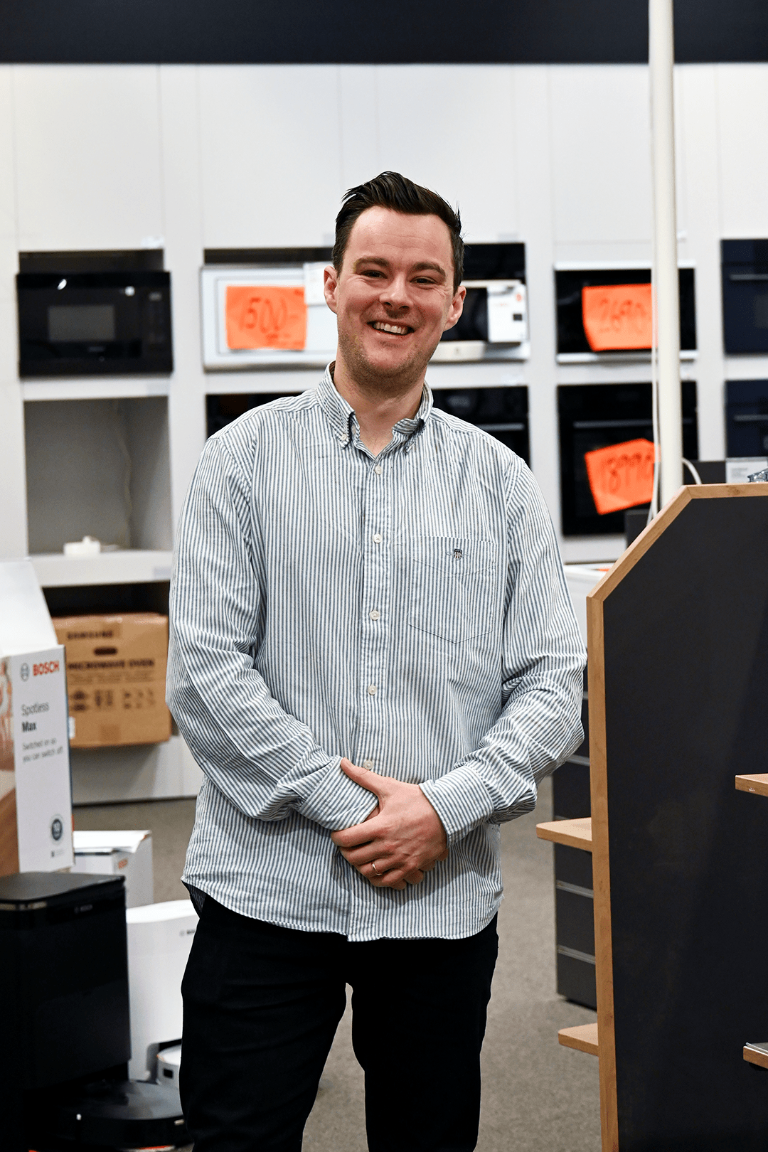 Grafisk bild av laptop och mobil som visar produkten Colix Medarbetarundersökning